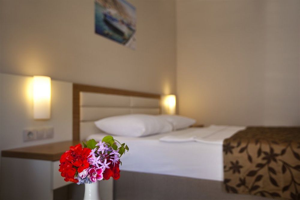 Bitez Risa Hotel Buitenkant foto